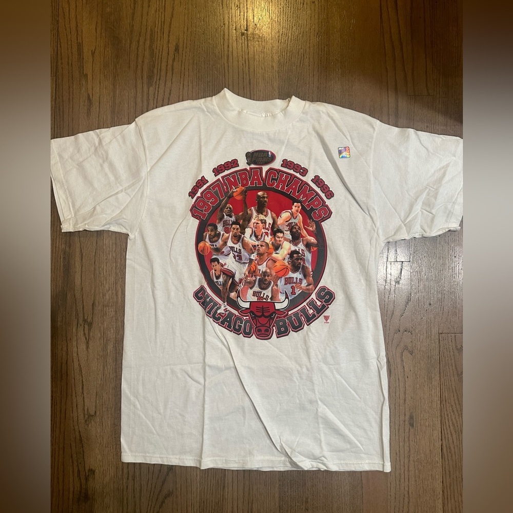 Vintage 1997 NBA World Champions Chicago Bulls Starter T-Shirt-Size Large